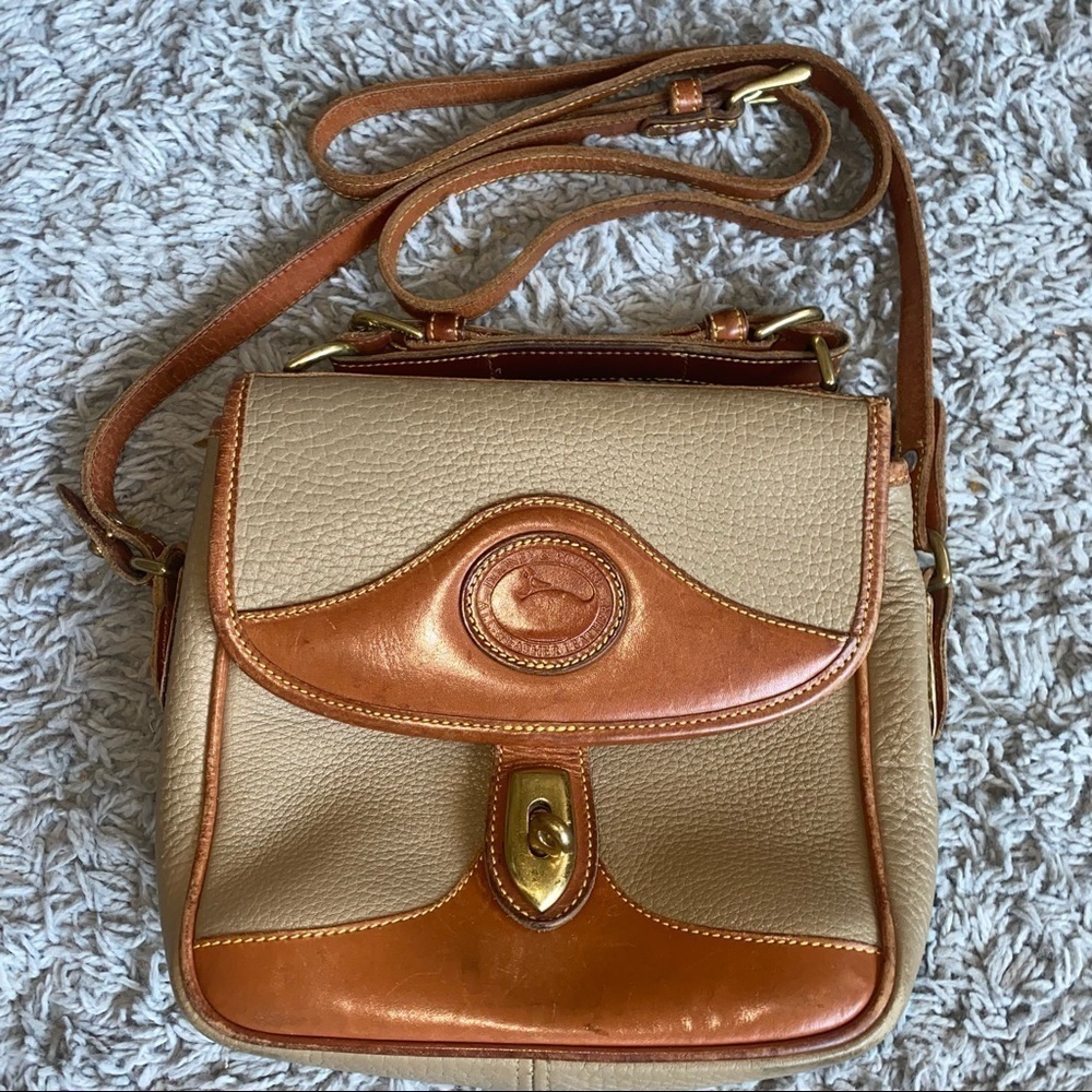 VINTAGE COLLECTIBLE DOONEY & BOURKE CROSSBODY / HANDBAG